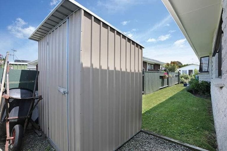 Photo of property in 43 Cedar Crescent, Feilding, 4702
