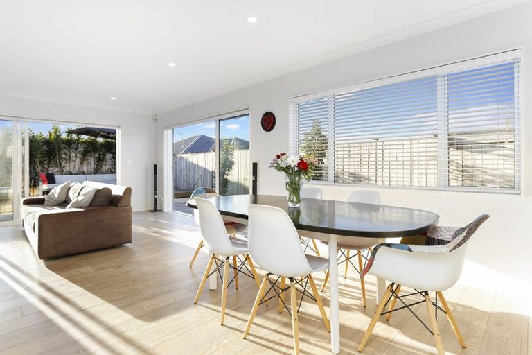 Photo of property in 44b Gilbransen Road, Kumeu, 0810