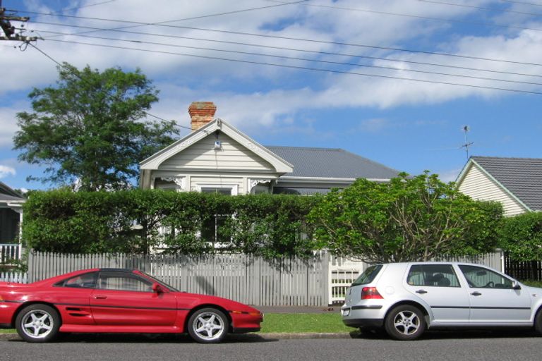 Photo of property in 120 Victoria Road, Devonport, Auckland, 0624