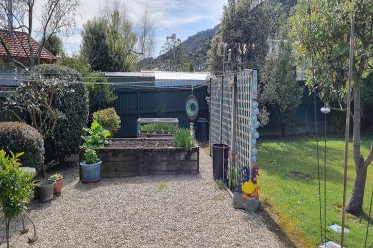 Photo of property in 57 Moana View Road, Waikawa, Picton, 7220