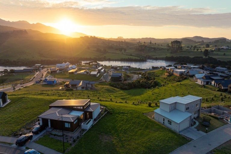 Photo of property in 1 Koromiko Lane, Raglan, 3225