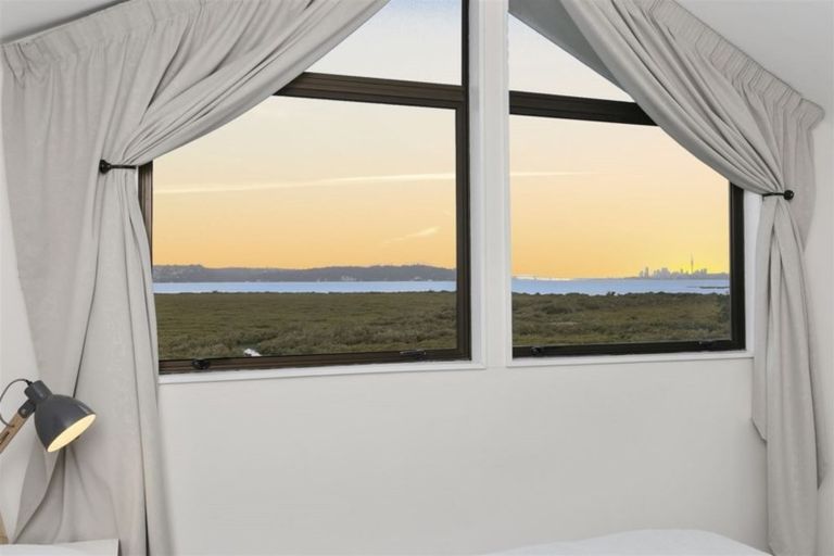 Photo of property in 1/44 Rewarewa Road, Te Atatu Peninsula, Auckland, 0610