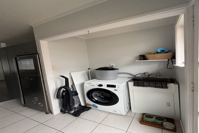 Photo of property in 1/10 Agincourt Street, Glenfield, Auckland, 0629