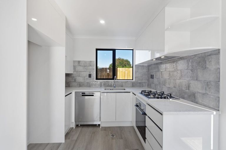 Photo of property in 8e Kent Road, Manurewa, Auckland, 2102