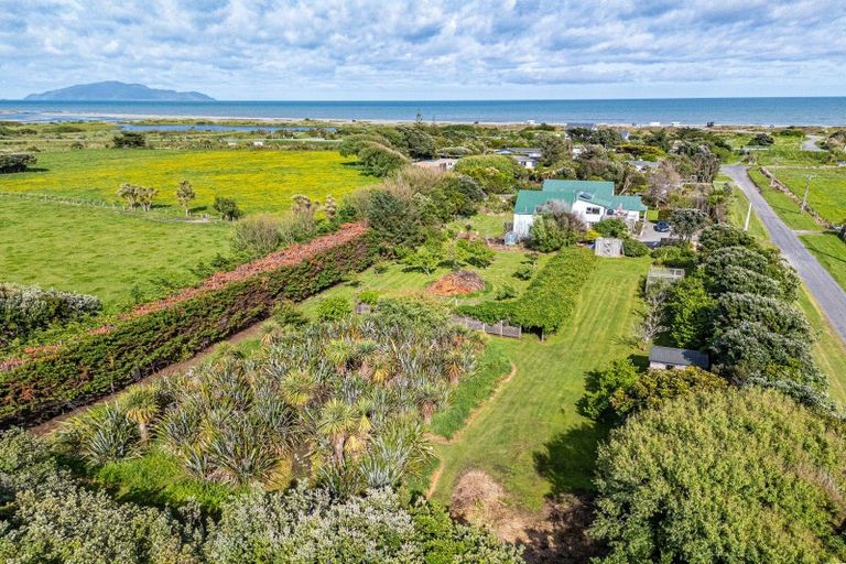 Photo of property in 21a Atkinson Avenue, Otaki Beach, Otaki, 5512
