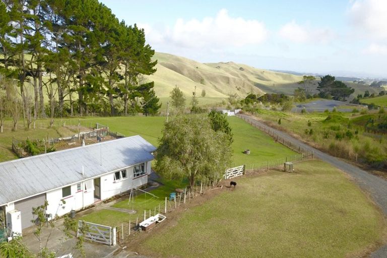 Photo of property in 15 Ngatawhiti Road, Te Kopuru, 0391