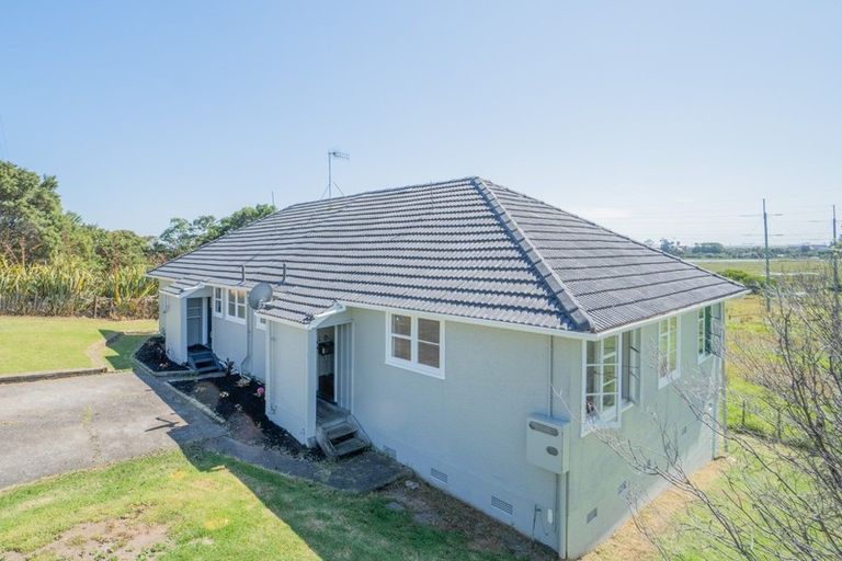 Photo of property in 3/237 Hepburn Road, Glendene, Auckland, 0602
