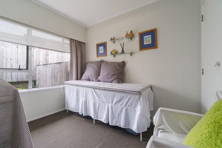 Photo of property in 3/25 Widmore Drive, Massey, Auckland, 0614