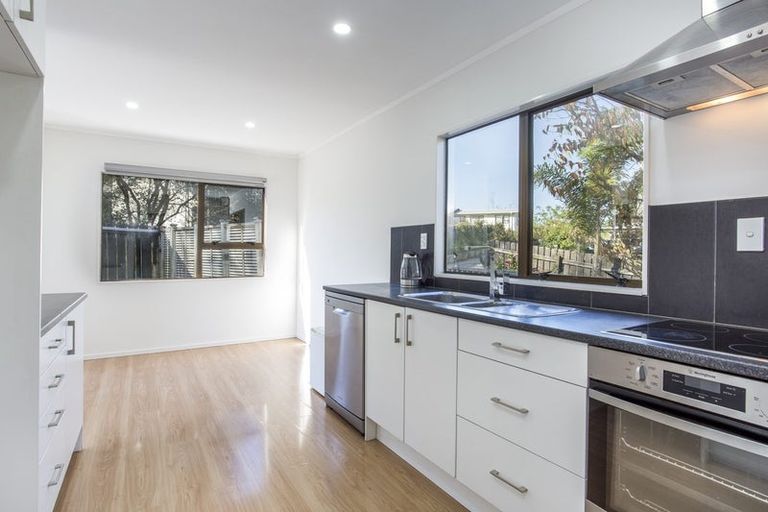 Photo of property in 7 Flaunty Place, West Harbour, Auckland, 0618