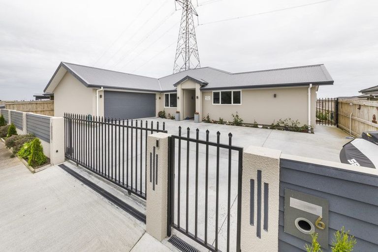 Photo of property in 6 Cyprus Place, Fitzherbert, Palmerston North, 4410