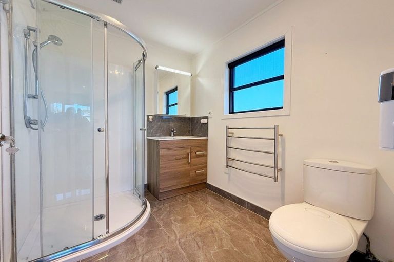 Photo of property in 113 Luckens Road, West Harbour, Auckland, 0618