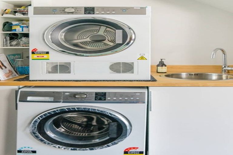 Photo of property in 35 Garreg Road, Fendalton, Christchurch, 8052