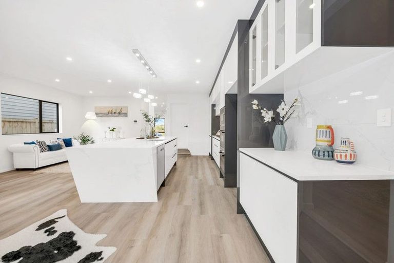 Photo of property in 48 Elevation Street, Flat Bush, Auckland, 2019