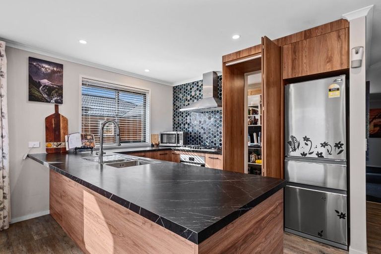 Photo of property in 4 Atutahi Street, Hurdon, New Plymouth, 4310