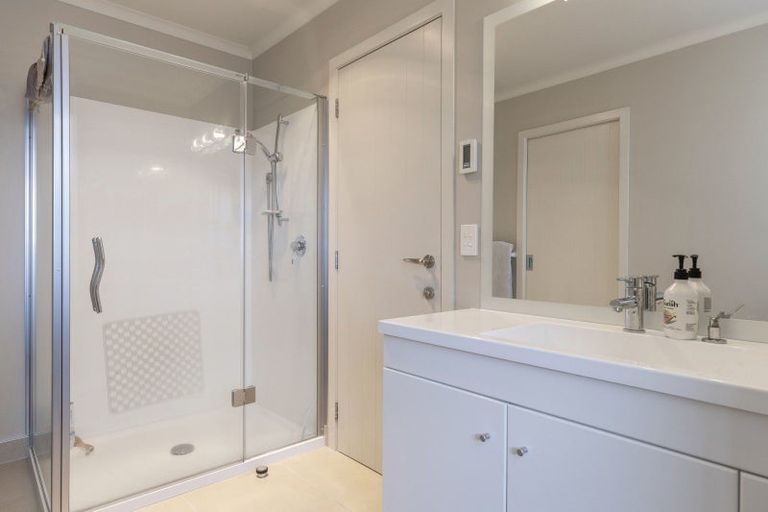 Photo of property in 19 Kinder Street, Acacia Bay, Taupo, 3330