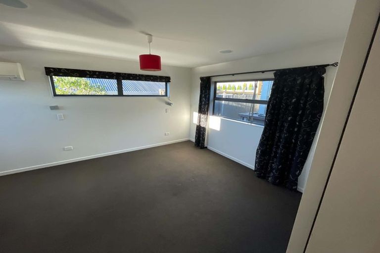 Photo of property in 16 Charlotte Way, Raumati South, Paraparaumu, 5032