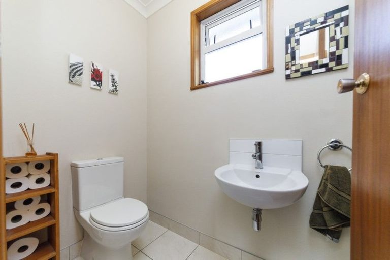 Photo of property in 38 Winston Avenue, Hokowhitu, Palmerston North, 4410
