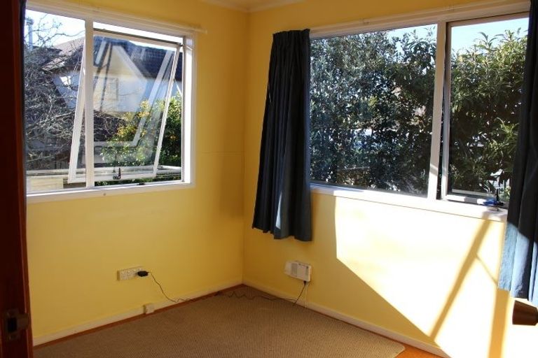 Photo of property in 21 Lisa Rise, Half Moon Bay, Auckland, 2012
