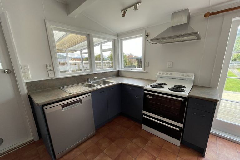 Photo of property in 24 Durham Street, Picton, 7220