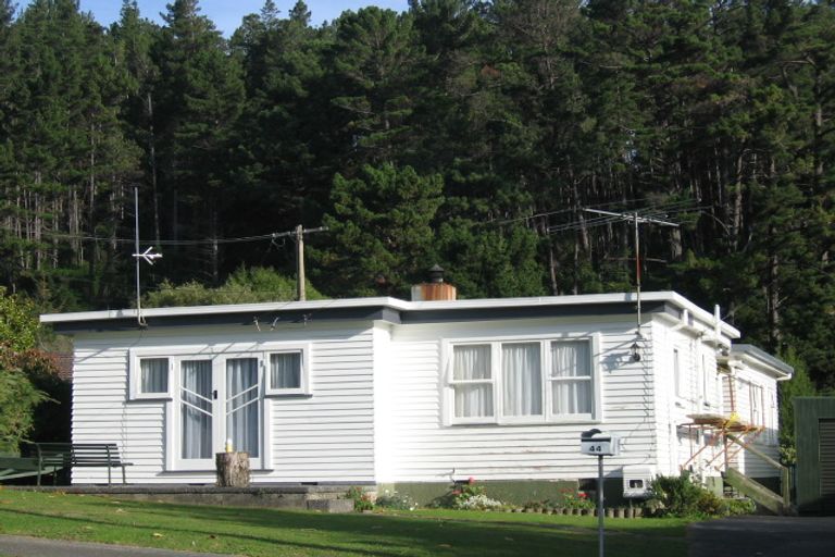 Photo of property in 44 Kamahi Street, Stokes Valley, Lower Hutt, 5019