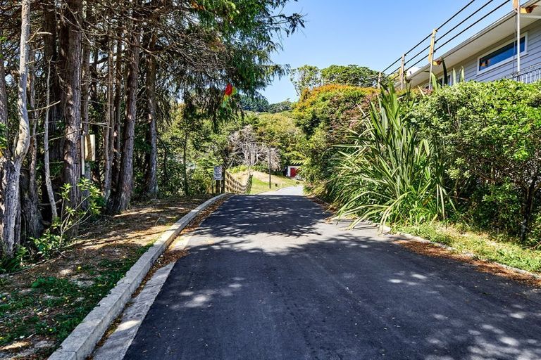 Photo of property in 1 Te Ara Kohuhu, Tawa, Wellington, 5028