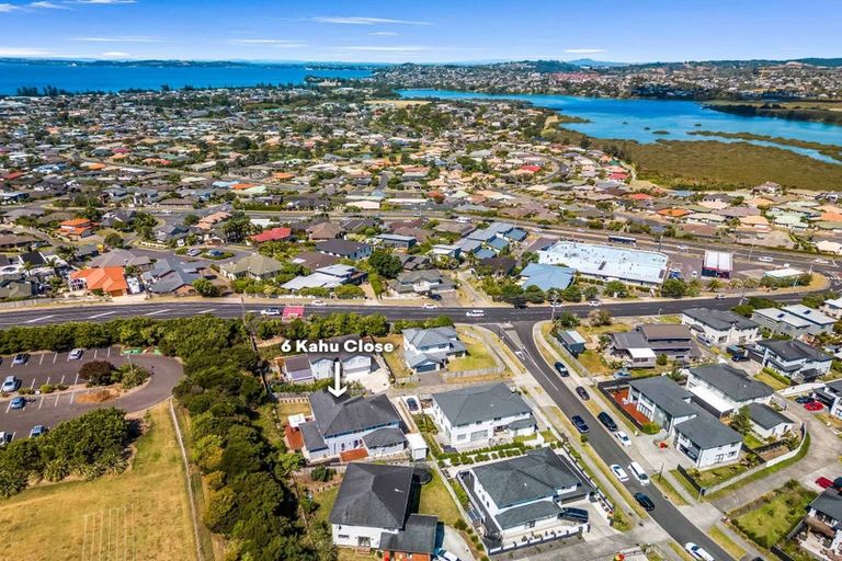 Photo of property in 6 Kahu Close, Orewa, 0931