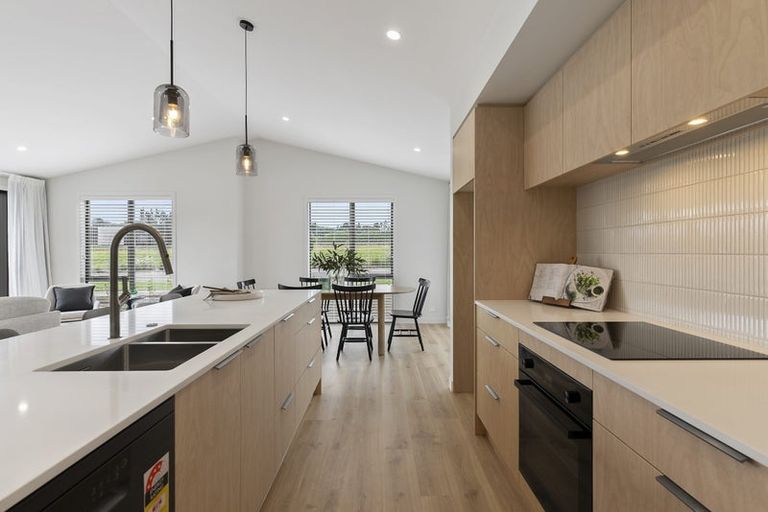 Photo of property in 19 Arohanui Road, Karaka, 2124