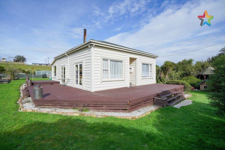 Photo of property in 22 Buckingham Street, Tokanui, 9884