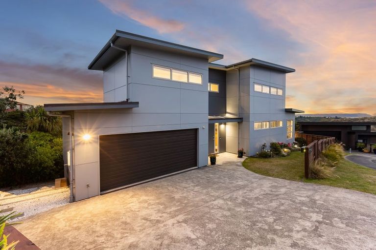 Photo of property in 5 Seascape View, Paremata, Porirua, 5024