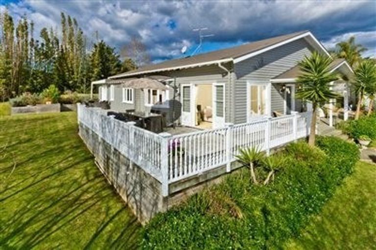 Photo of property in 13 Eastvale Close, Greenhithe, Auckland, 0632