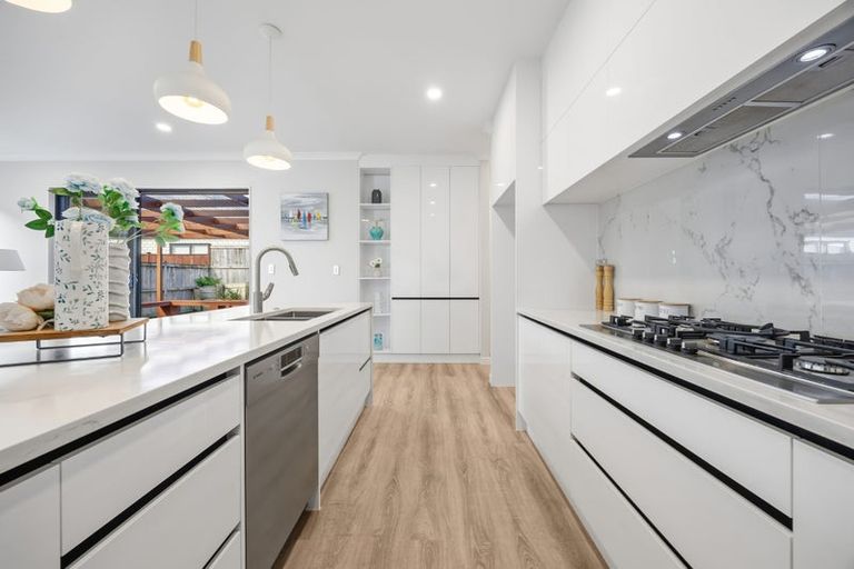 Photo of property in 78 Drumbuoy Drive, Flat Bush, Auckland, 2019