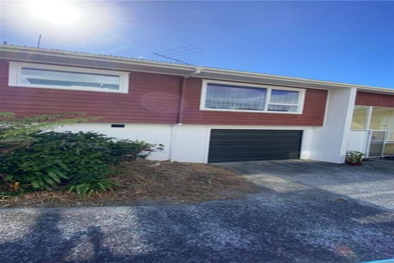Photo of property in 1/32 Kowhai Road, Campbells Bay, Auckland, 0630