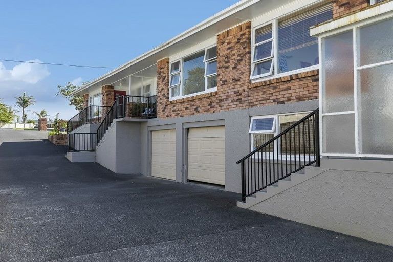 Photo of property in 2/613 Beach Road, Rothesay Bay, Auckland, 0630
