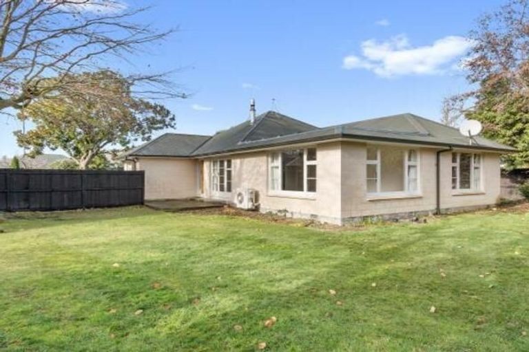 Photo of property in 33a Garreg Road, Fendalton, Christchurch, 8052