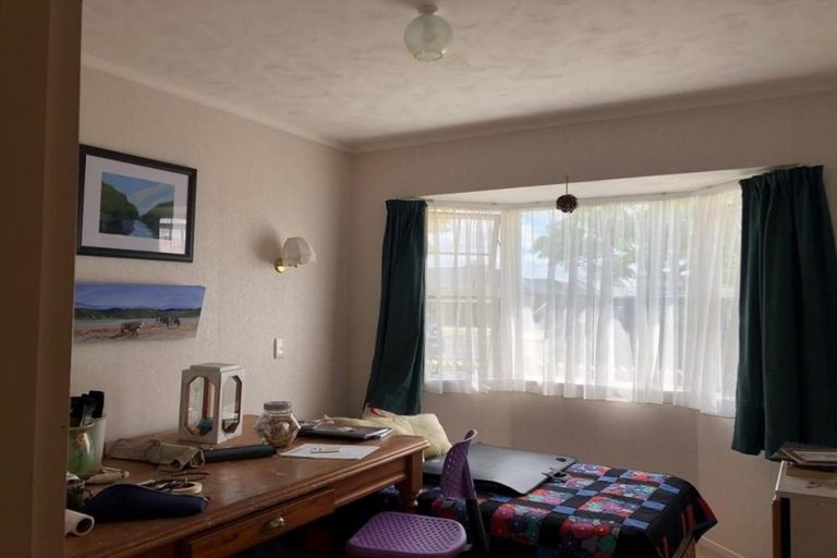 Photo of property in 572 Queen Street East, Levin, 5510