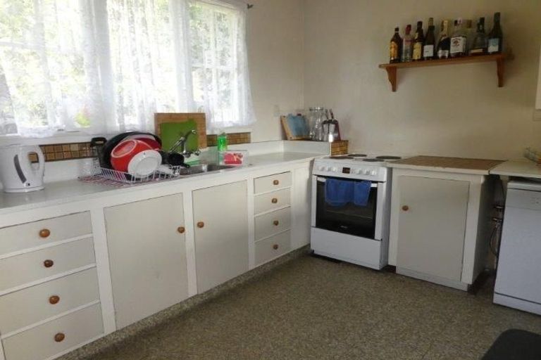 Photo of property in 11 Wynyard Crescent, Fernhill, Queenstown, 9300