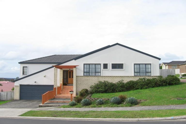 Photo of property in 23 Roy Maloney Drive, Henderson, Auckland, 0612