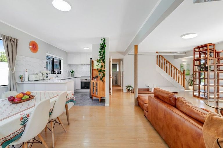 Photo of property in 14 Mallard Place, Unsworth Heights, Auckland, 0632