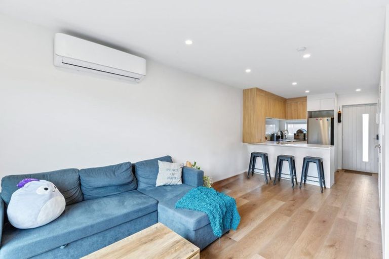 Photo of property in 2/472 West Coast Road, Glen Eden, Auckland, 0602