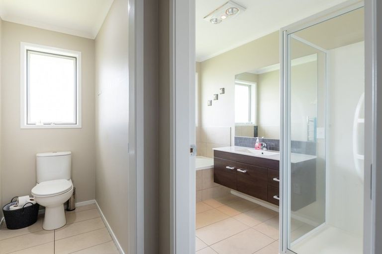 Photo of property in 8 Whitney Place, Rototuna North, Hamilton, 3210