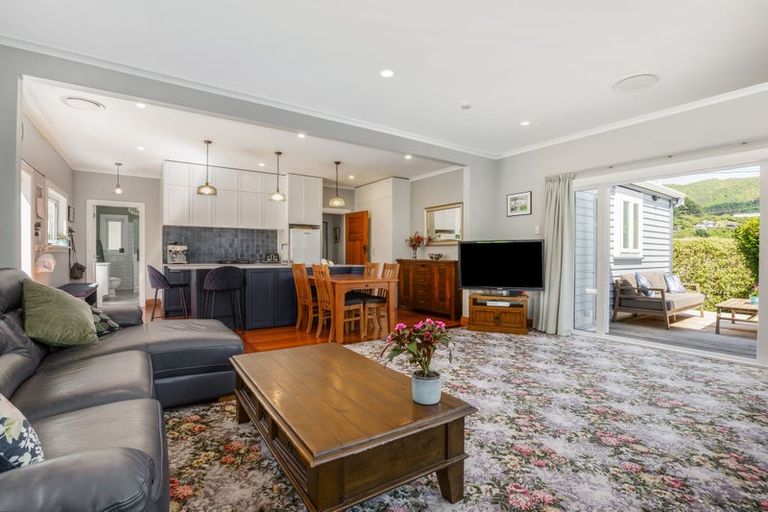 Photo of property in 32 Handyside Street, Tawa, Wellington, 5028