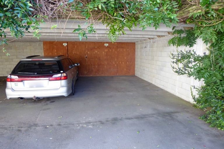 Photo of property in 6 Tiketike Way, Brooklyn, Wellington, 6021