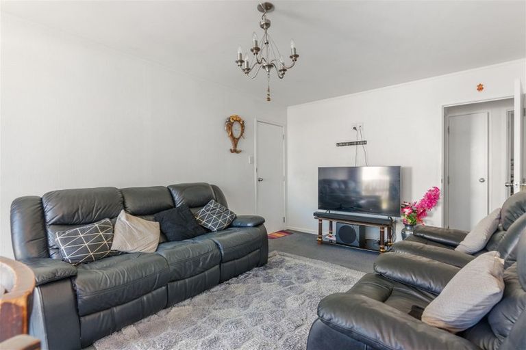 Photo of property in 2/4 Roys Road, Weymouth, Auckland, 2103