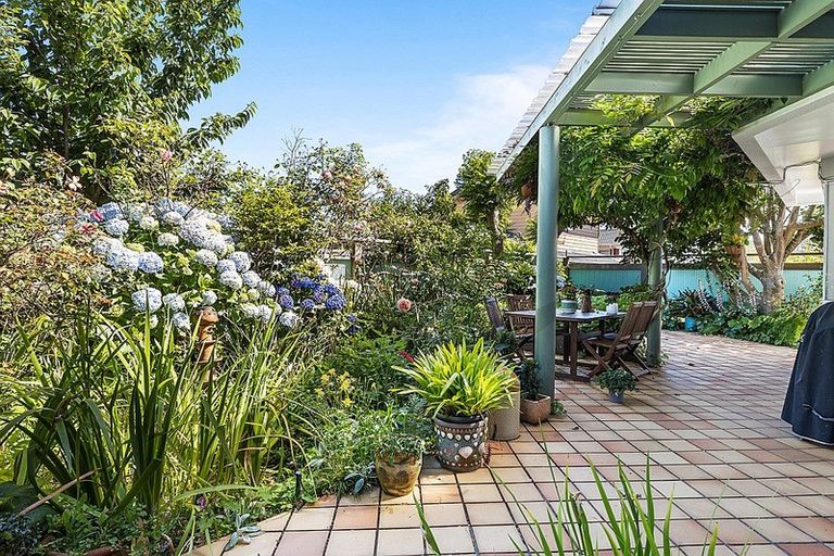 Photo of property in 2/7 Otakau Road, Milford, Auckland, 0620