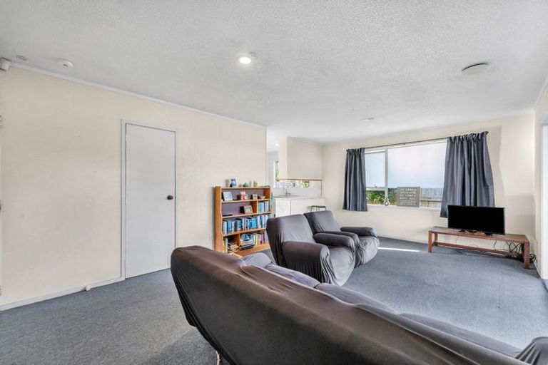 Photo of property in 2/48 Tabitha Crescent, Henderson, Auckland, 0612