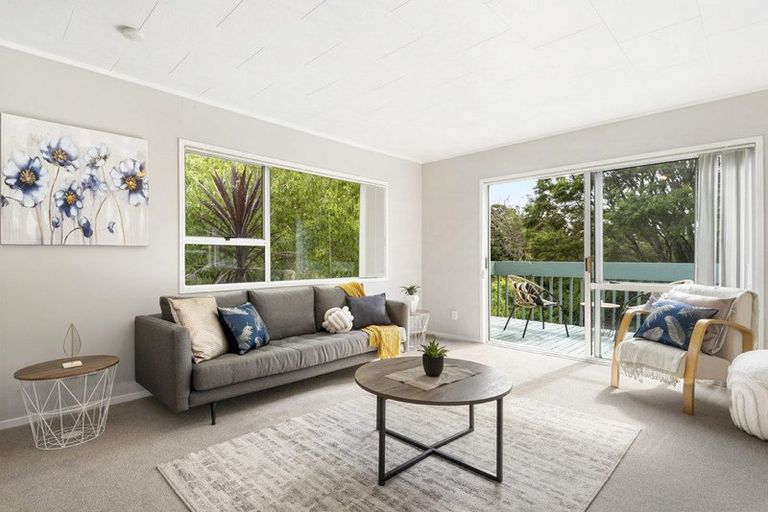 Photo of property in 98 Spinella Drive, Bayview, Auckland, 0629