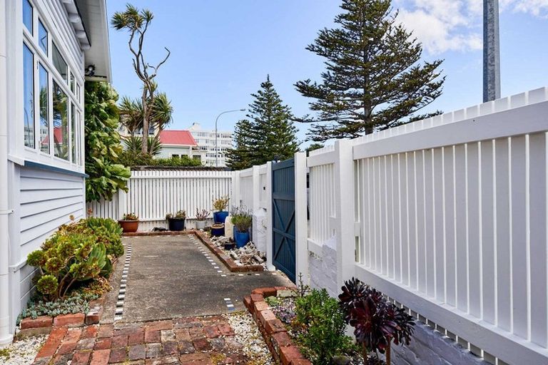 Photo of property in 57 Marine Parade, Eastbourne, Lower Hutt, 5013