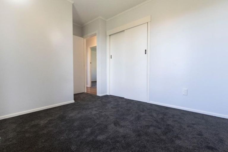 Photo of property in 16 Loasby Crescent, Newlands, Wellington, 6037