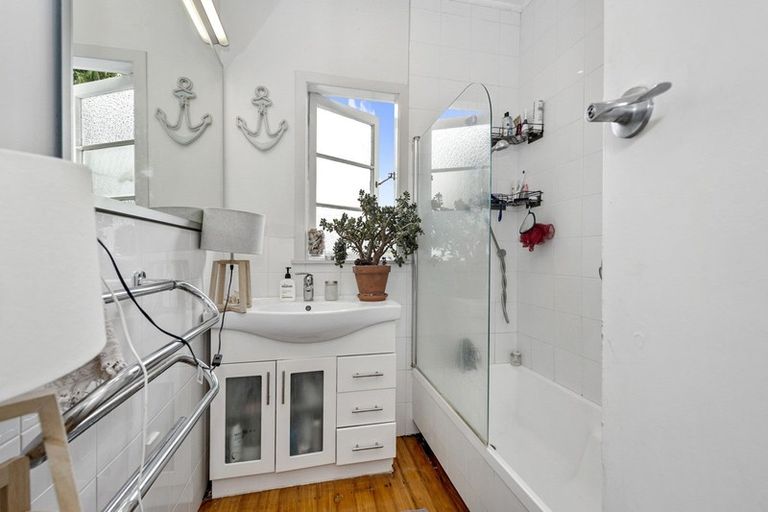 Photo of property in 36 Forest Lake Road, Forest Lake, Hamilton, 3200