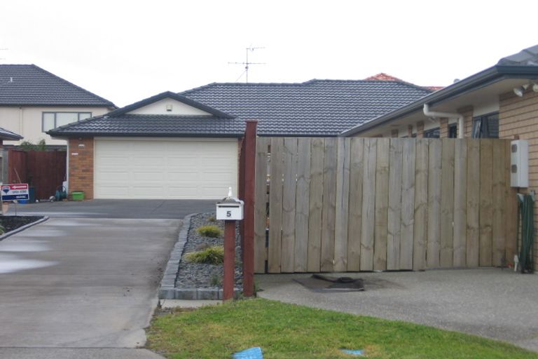 Photo of property in 5 Kalberry Place, East Tamaki, Auckland, 2016